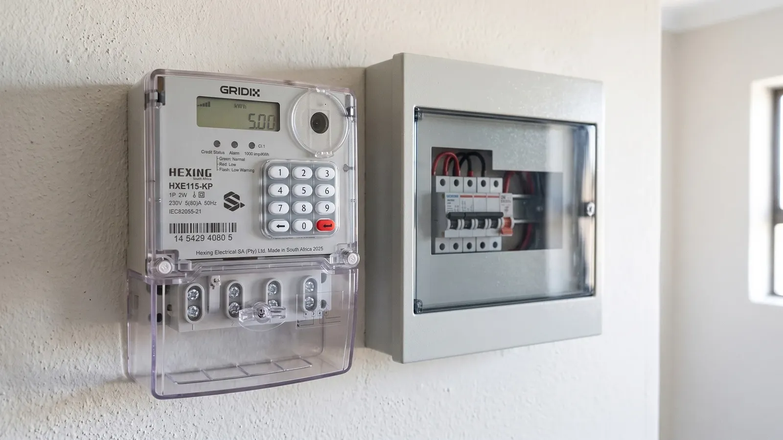 gridix box on wall